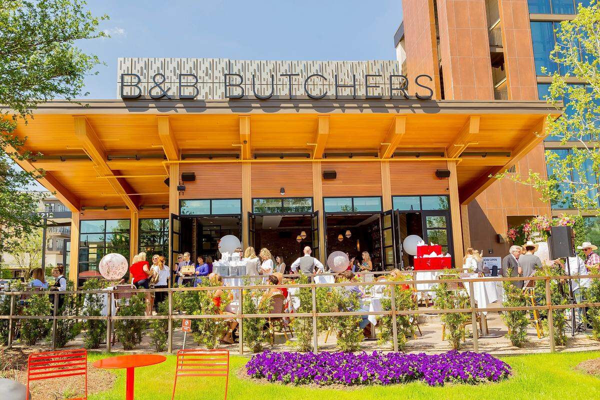 The patio at B&B Butchers in Clearfork.