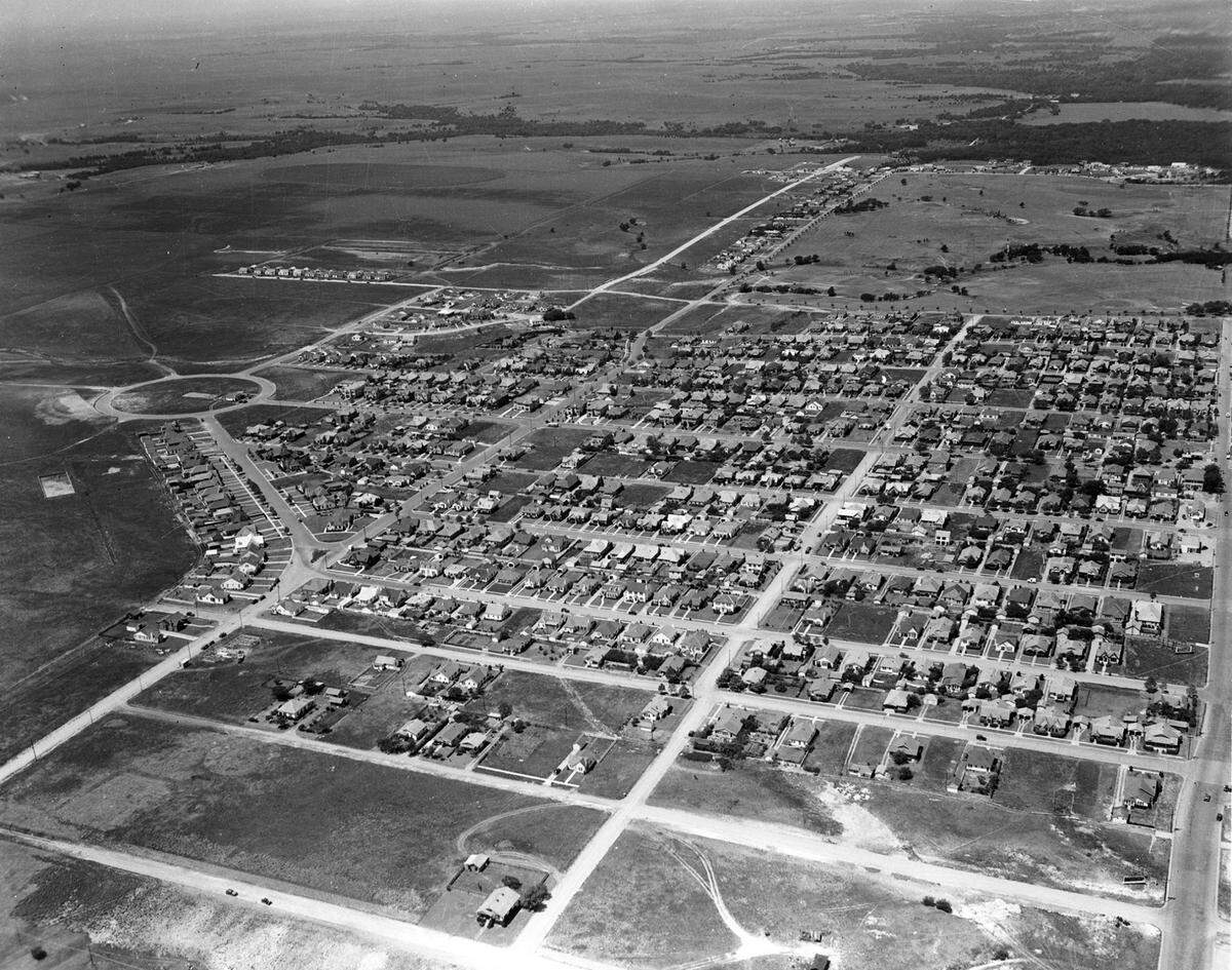 1939: Aerial of Blue Bonnet addition south of TCU and Berry Street (far right). Blue Bonnet Circle is on far left; looking west.