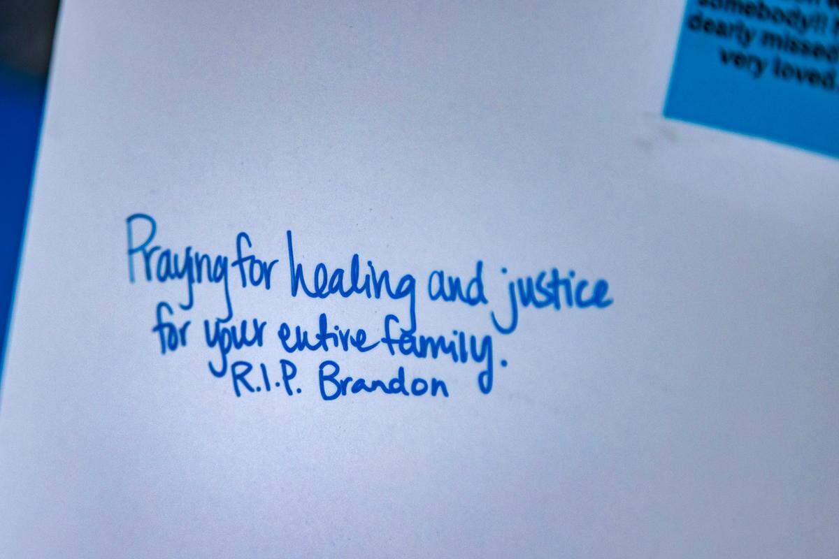 Attendants of a vigil for Brandon Zapata write notes to his family on Friday, April 21, 2023, at the Southside Bar And Partyhall in Fort Worth. Zapata, 20, died after being restrained and handcuffed by an off-duty police officer at La Gran Plaza.