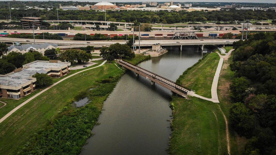 Fort Worth needs a new sewage plant to keep up with growth. Why are the plans on hold?