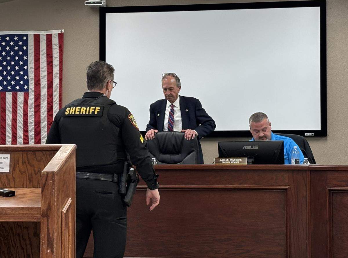 Haslet Mayor Gary Hulsey and Council Member James Watkins had to have on-duty Sergeant H.T. LaMunion intervene in their face off during a council meeting recess after Watkins taunted Hulsey about his fresh censure.
