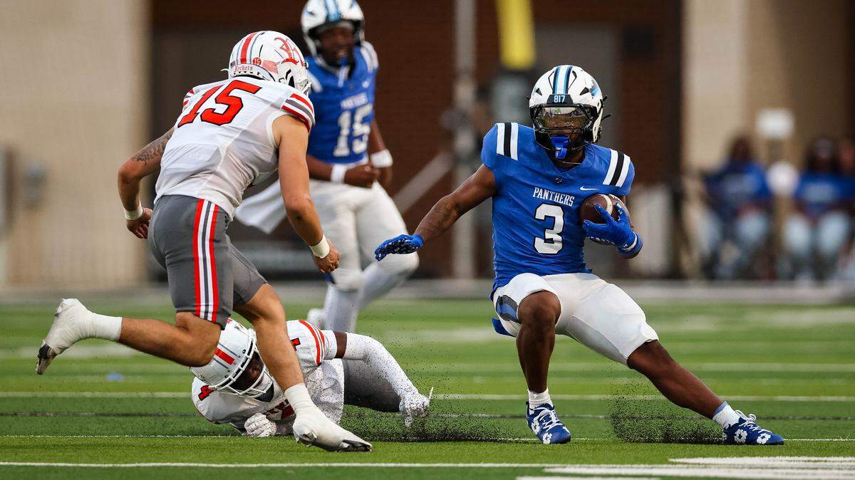 North Crowley running back G'Yrell Smith runs past a defender and look ahead to the next Rockwall defender in a non-district game between North Crowley and Rockwall at Crowley ISD Stadium in Crowley, Texas on Sept. 18, 2025.