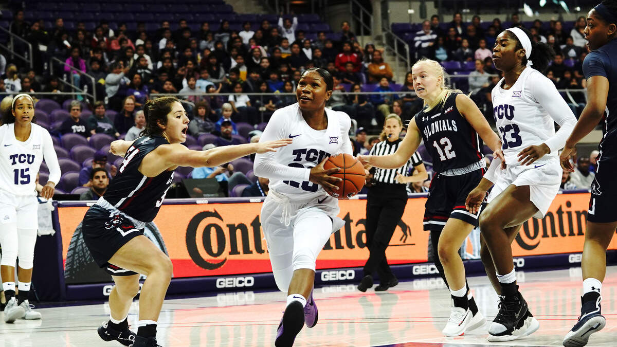 TCU guard Lauren Heard (center) scored 20 points in the Frogs’ season-opening win over Robert Morris.