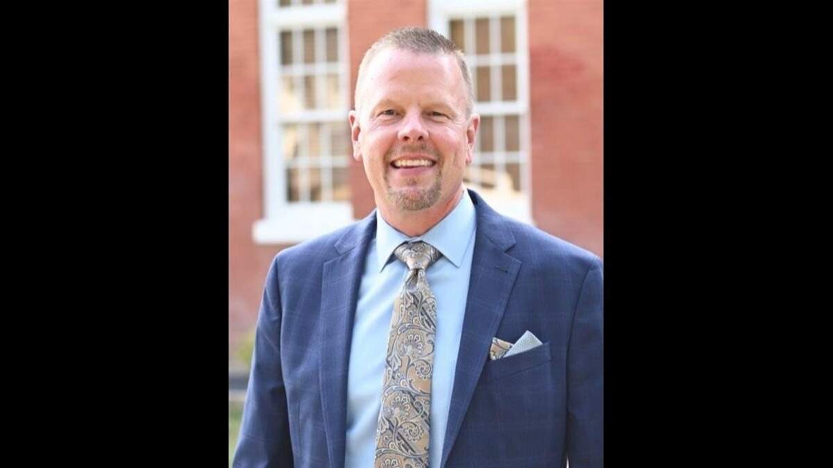 Jerry Hollingsworth is the lone finalist for the superintendent’s job in Eagle Mountain-Saginaw school district.