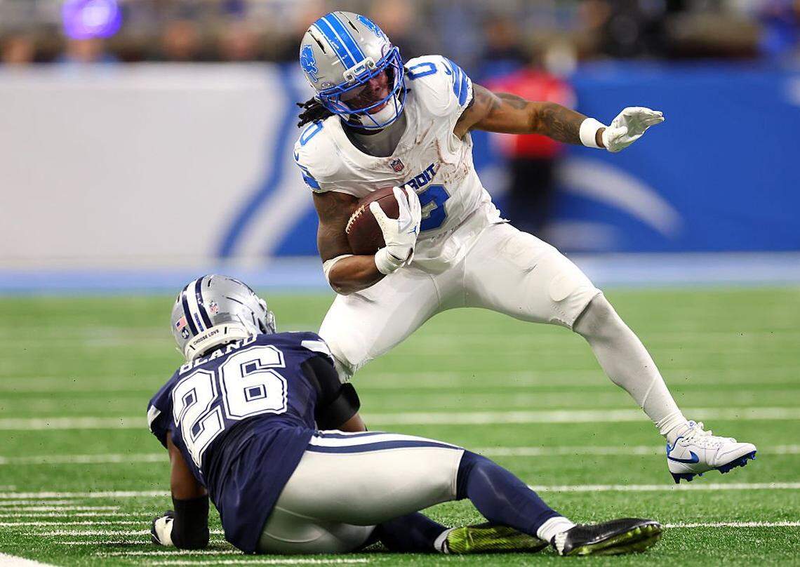 DETROIT, MICHIGAN - DECEMBER 04: Jahmyr Gibbs #0 of the Detroit Lions runs the ball against DaRon Bland #26 of the Dallas Cowboys during the third quarter at Ford Field on December 04, 2025 in Detroit, Michigan. (Photo by Gregory Shamus/Getty Images)