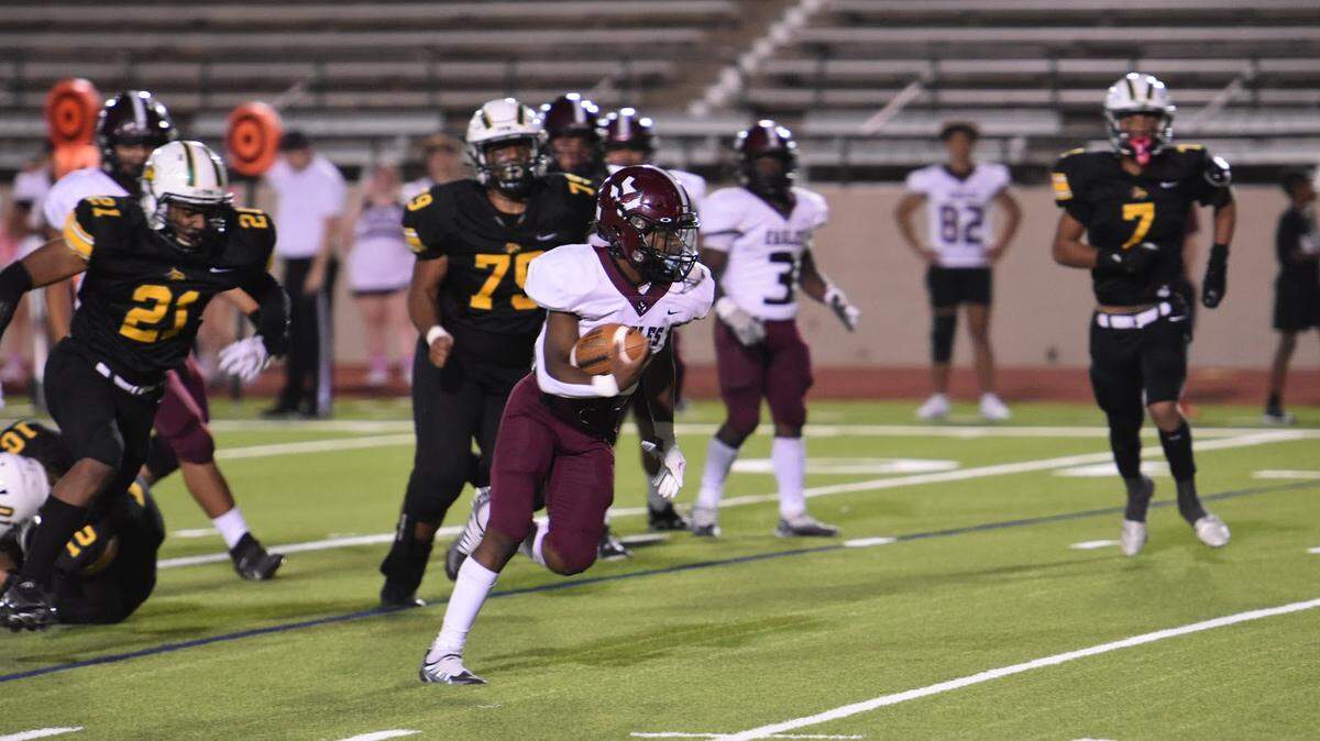 Hillsboro’s Darrian Hodge (2) runs the ball for a touchdown during a high school football game against Benbrook at Farrington Field in Fort Worth, Texas, Friday, Oct. 7, 2022. Hillsboro won 40-28. (Caleb Luttrell/Special to the Star-Telegram)