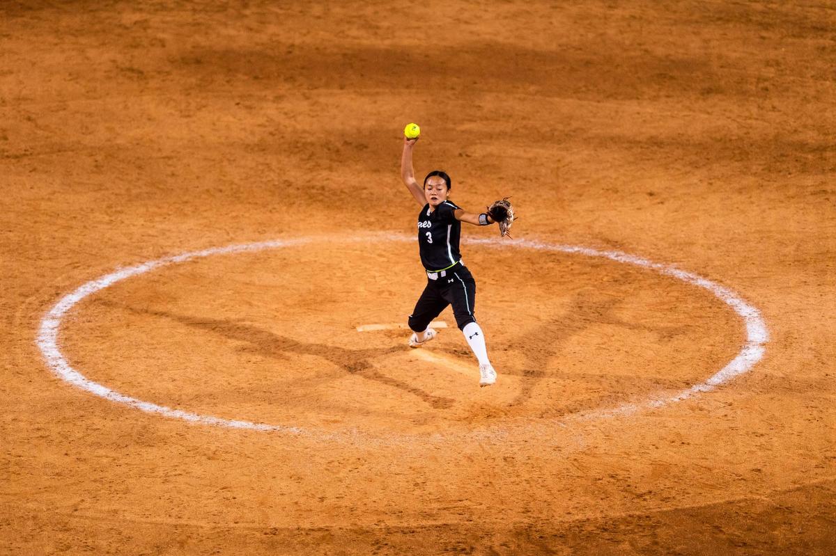 Avery Hang (3) pitching during the 6A UIL State Softball semifinal between Lake ridge and Deer Park in Austin Texas, on June 3rd, 2021.
