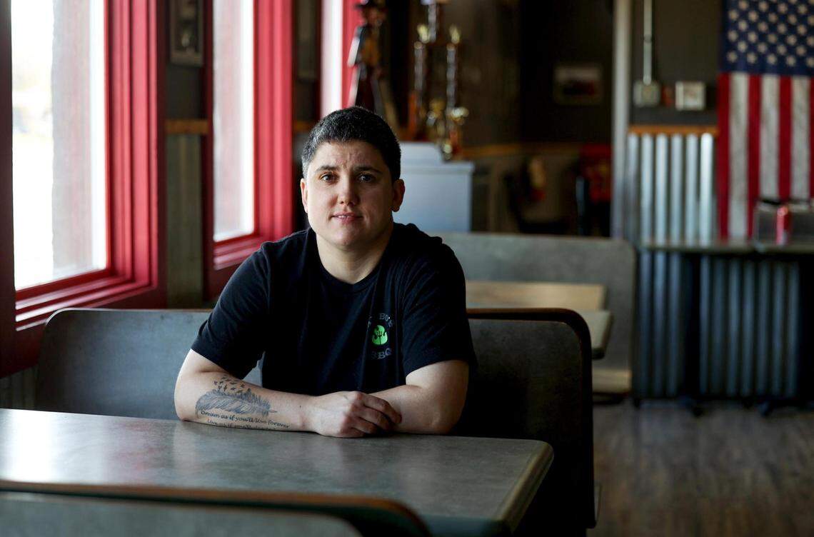 Betty Turner es pitmaster de Jambo's BBQ en Arlington desde 2013. Turner es una de las dos jefas de parrilla del restaurante.