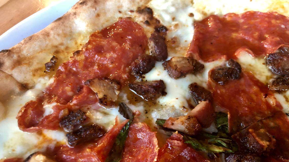 The “Heimy” pizza with bacon “burnt ends” is served Tuesdays at Cane Rosso in Fort Worth.