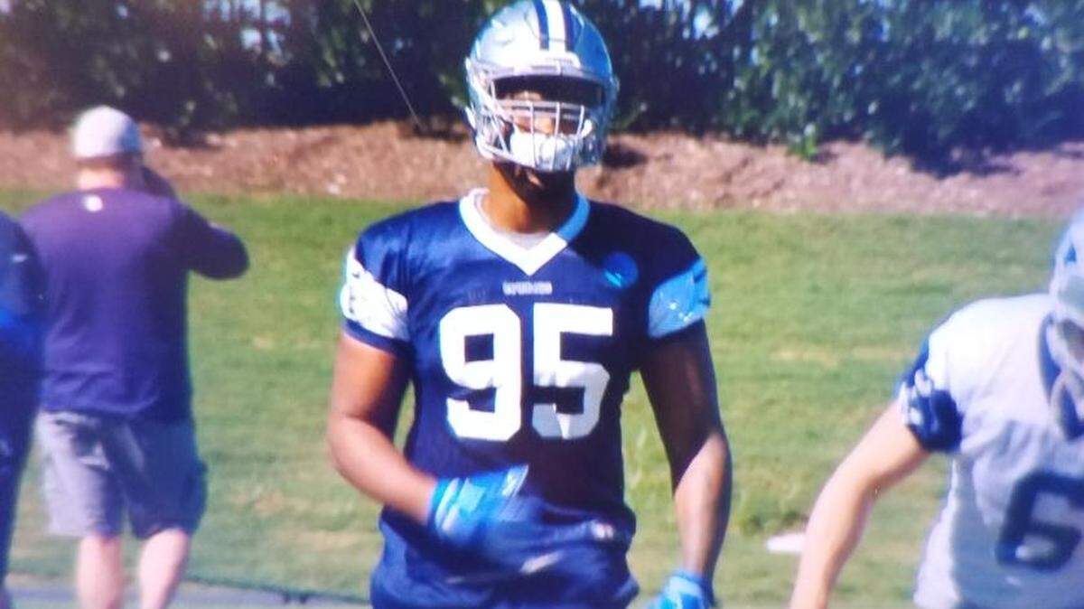 Dallas Cowboys DT David Irving suffered a high ankle sprain in practice Thursday and may not play against the Tennessee Titans on Monday.