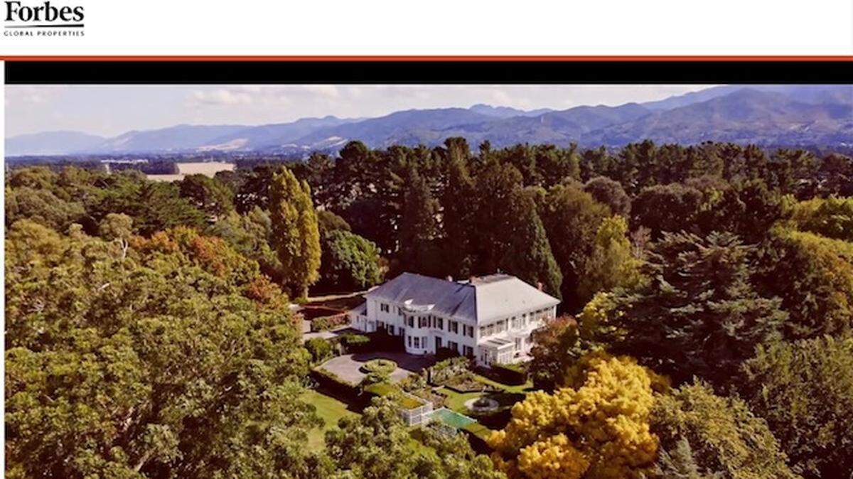 Aerial view of Fernside