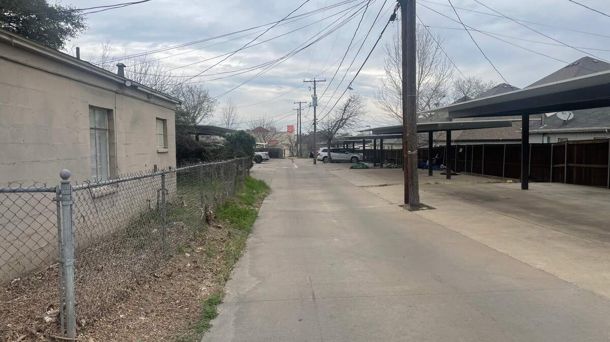 TCU students living in off-campus apartments on Sandage Avenue and Merida Avenue who fear for their safety say multiple thefts and attempted break-ins have happened in this alley between the two streets.