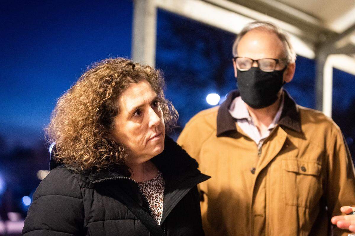 Cindy Simon and Robert Simon talk about healing after Saturday’s hostage situation Monday, Jan. 17, 2022, at White’s Chapel United Methodist Church in Southlake.