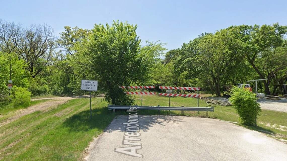 Angry Tarrant County residents accuse landowner of barring access to public land