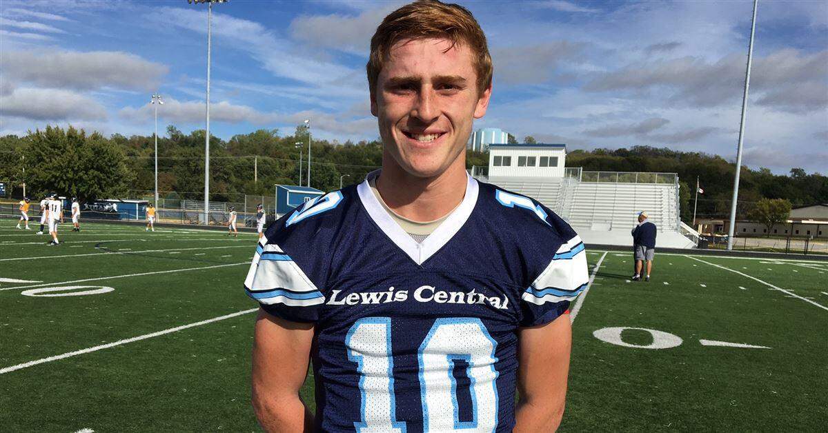 Four-star quarterback Max Duggan (Council Bluffs, IA/Lewis Central) has committed to TCU.