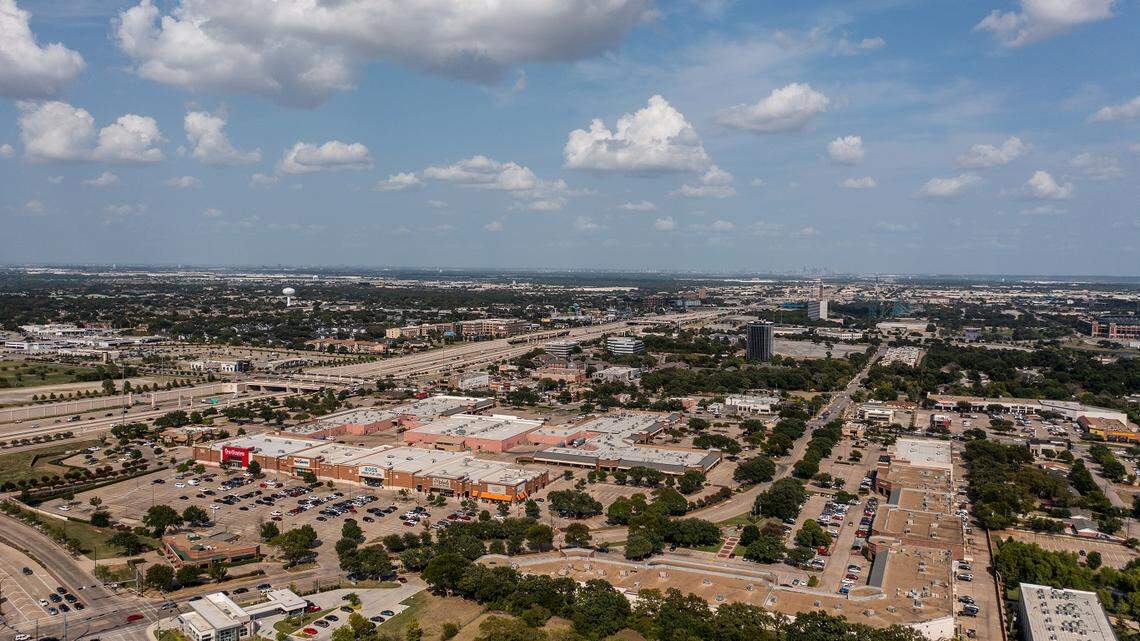 Lincoln Square, a mainstay Arlington shopping center, is up for sale, real estate firm Cushman and Wakefield announced Oct. 29, 2021.
