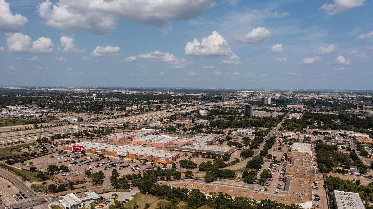 Lincoln Square, a mainstay Arlington shopping center, is up for sale, real estate firm Cushman and Wakefield announced Oct. 29, 2021.