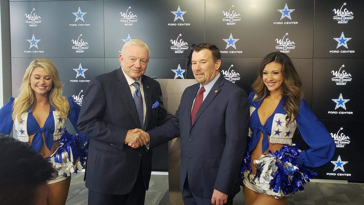 Cowboys owner Jerry Jones, left, and general manager of WinStar World Casino Jack Parkinson announced an official partnership between the Dallas Cowboys and the casino.