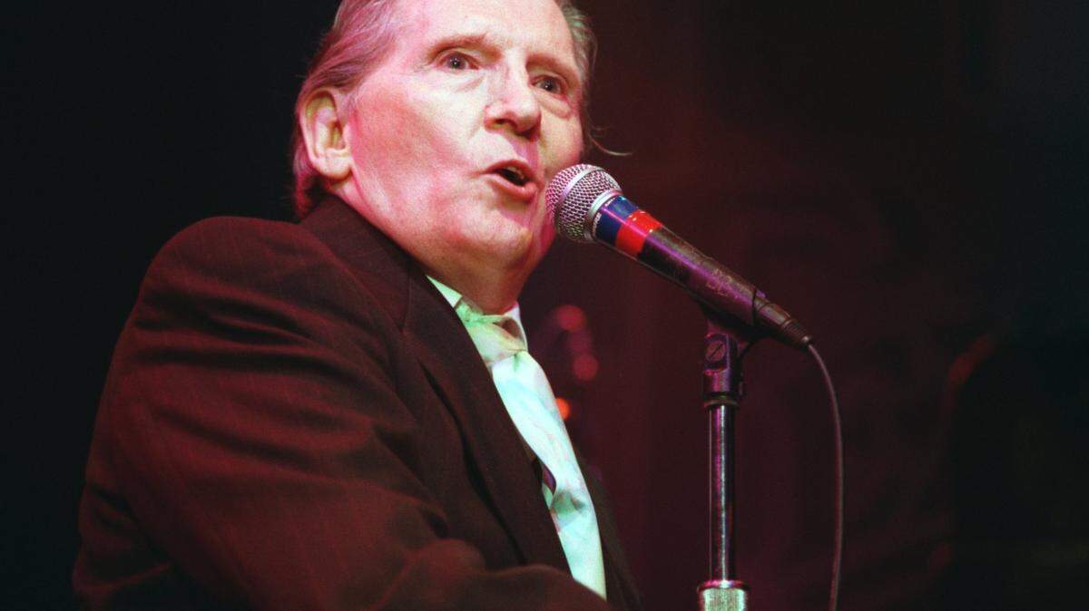 FILE (Nov. 29, 1998) Jerry Lee Lewis performing at Billy Bob’s.