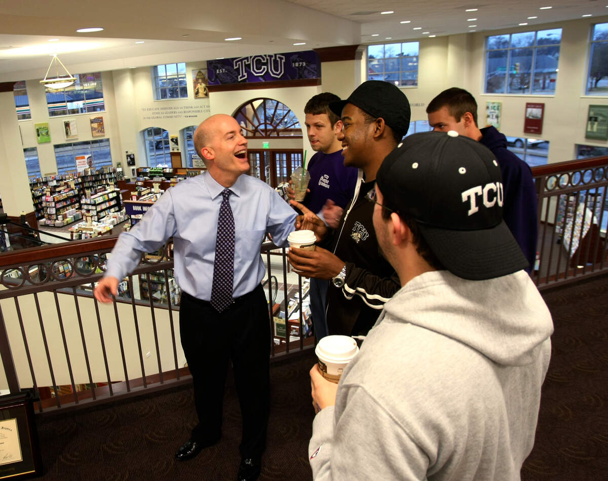 Chancellor Victor Boschini talks with students on Jan. 7, 2008, as they shopped at the newly opened TCU Bookstore.