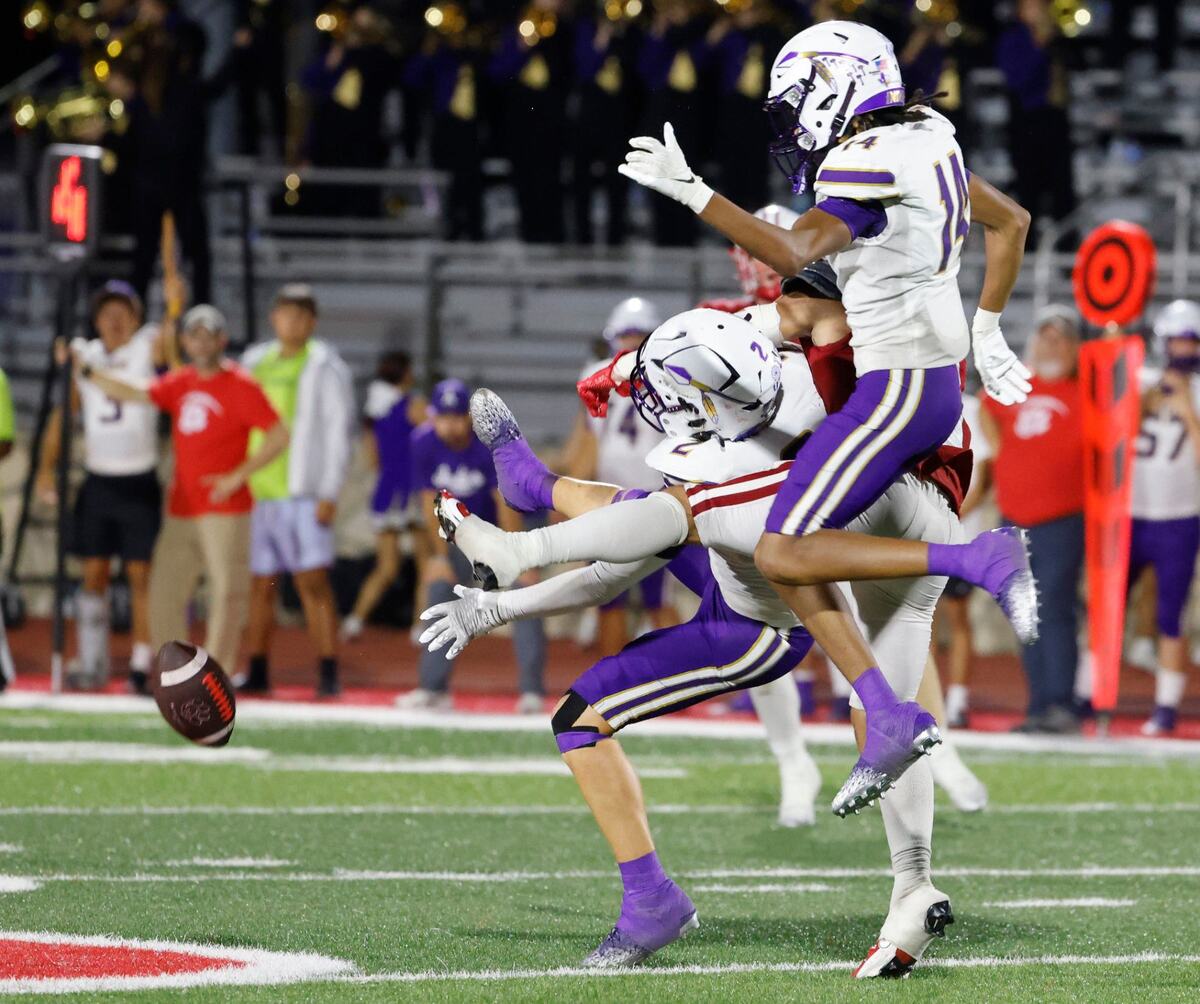 Glen Rose wide receiver Josiah Groeneweg (3) is sandwiched between Alvarado safety Layne Woolard (2) and defensive back Javion Johnson (14) during a UIL football game at Tiger Stadium in Glen Rose Texas, Friday, Sept. 27, 2024.