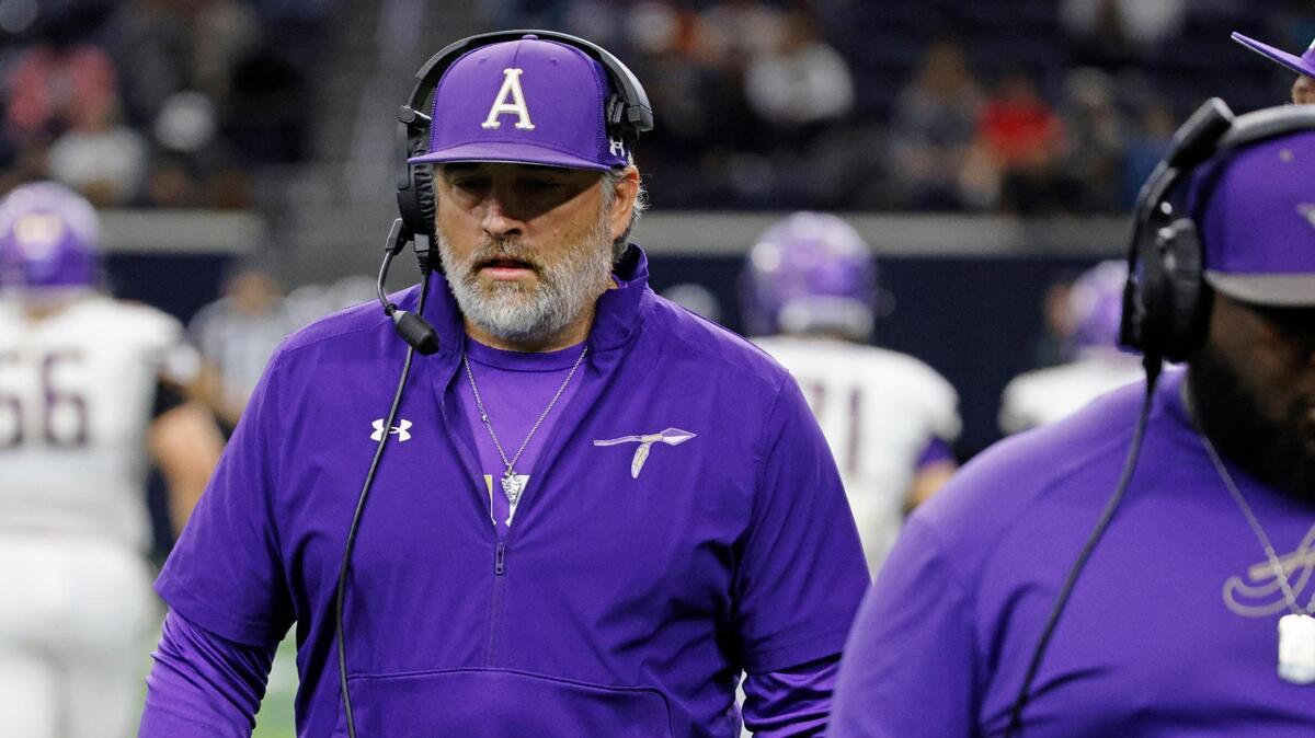 Alvarado head coach Casey Walraven and the Indians are advancing to the regional finals.