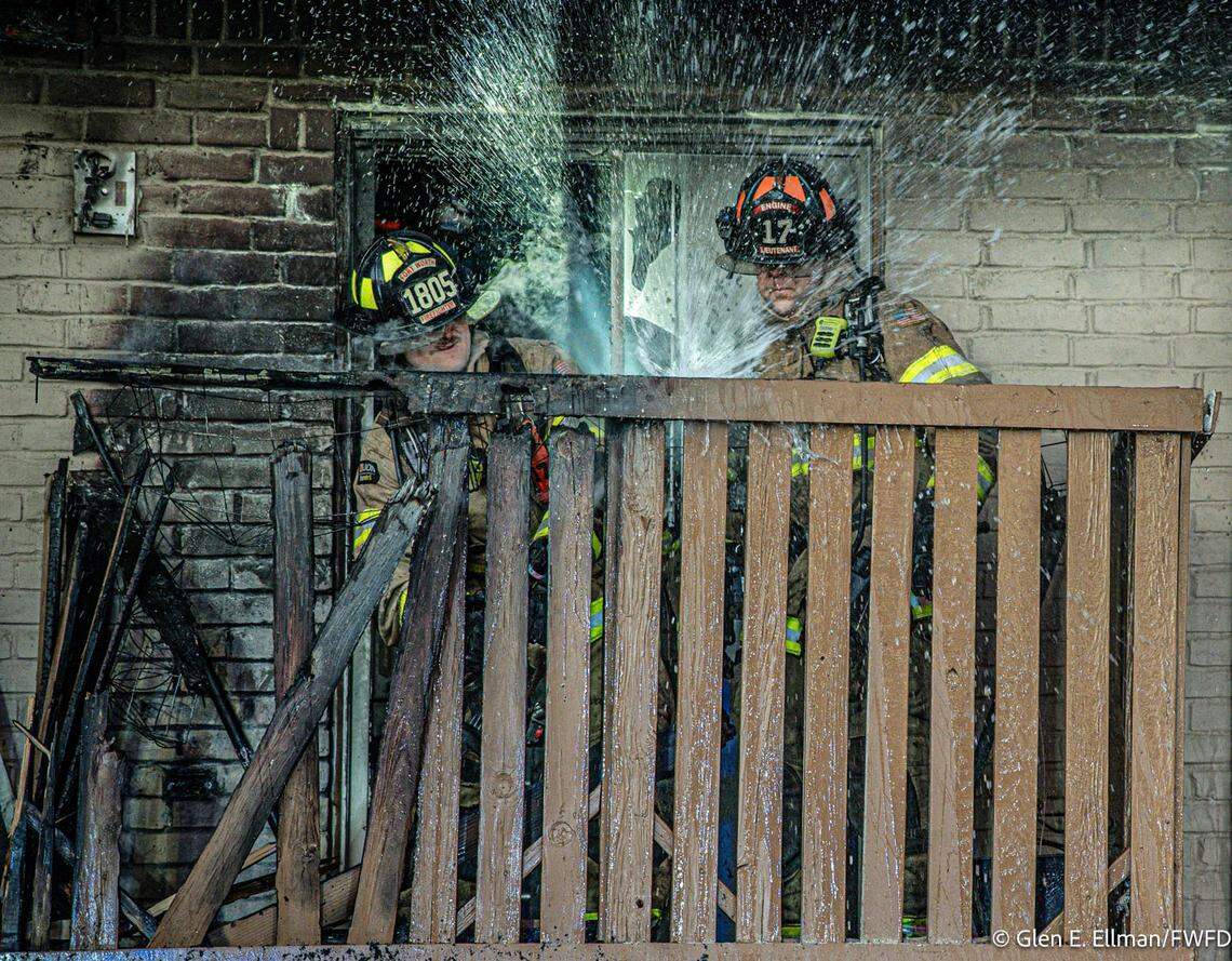 An early-morning fire at a Fort Worth apartment complex displaced nearly a dozen residents on Saturday, Dec. 20. The cause of the blaze is under investigation.