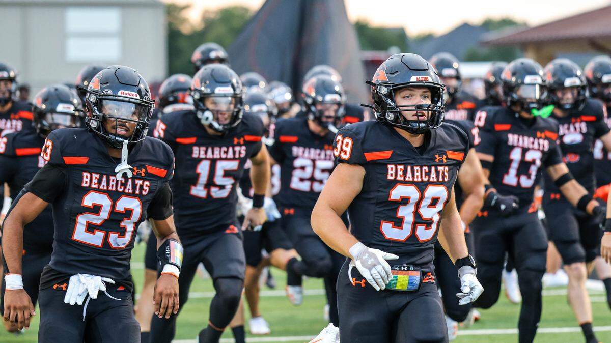 Aledo senior running back Brady Powell runs onto the field before the start of the game against Denton Guyer at Tim Buchanan Stadium in Aledo, Texas, on Friday, Aug. 29, 2025.