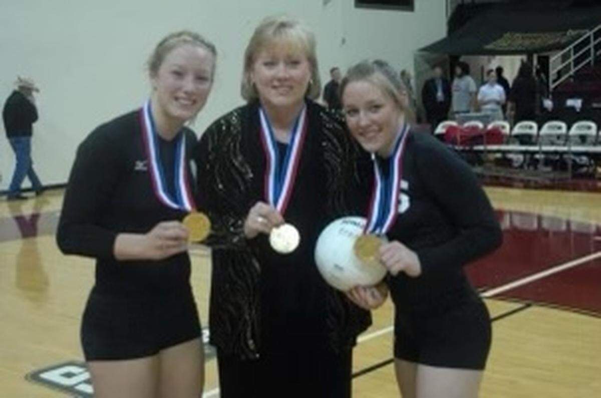 Brianne Barker-Groth (left), Jan Barker (middle) and Danielle Barker helped win a state title at Amarillo during the 2007 season (Courtesy).