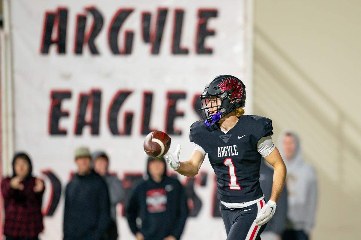 Argyle WR Will Krzysiak records a reception in a playoff game against Colleyville Heritage.
