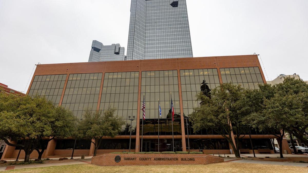 Tarrant County’s Election Commission will meet Tuesday to discuss the election administrator’s recent resignation in closed session.