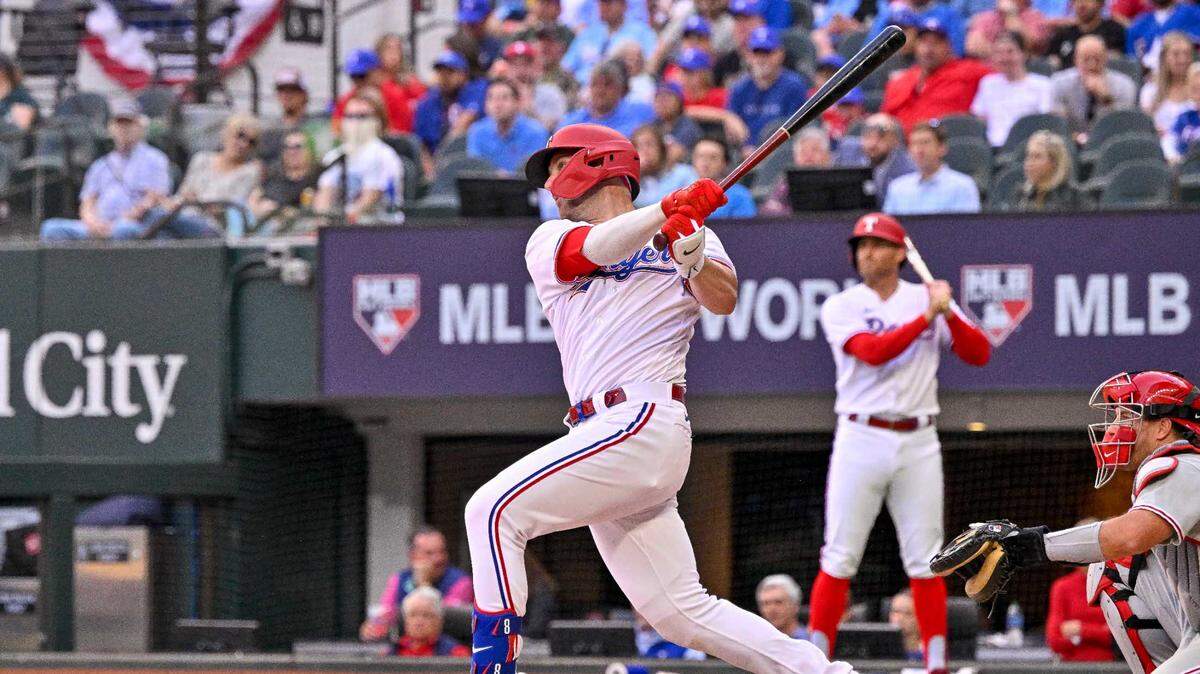 Catcher Mitch Garver (18) hit two home runs in Saturday’s 16-3 win over Philadelphia.