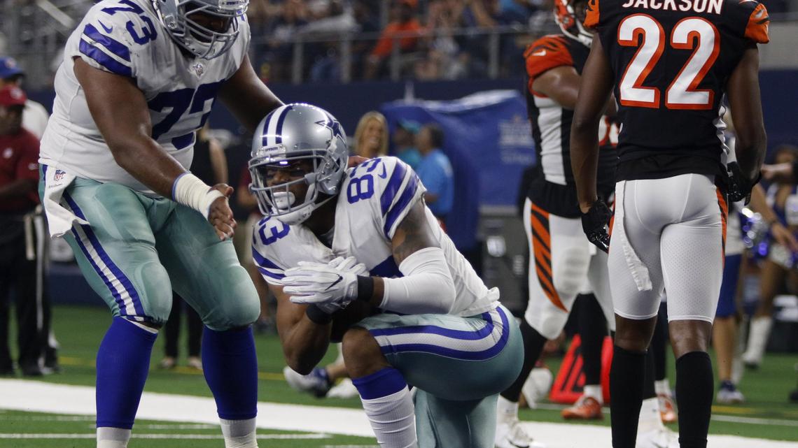 Dallas Cowboys center Joe Looney (73) is starting at center in place of the Travis Frederick, who is out indefinitely with Guillain-Barré syndrome.