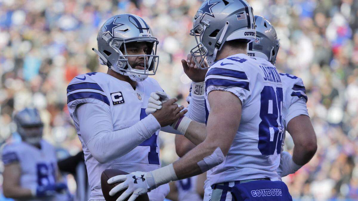 Dallas Cowboys quarterback Dak Prescott, left, and Blake Jarwin celebrate their touchdown during the first half of an NFL football game against the New York Giants, Sunday, Dec. 30, 2018, in East Rutherford, N.J. (AP Photo/Frank Franklin II)