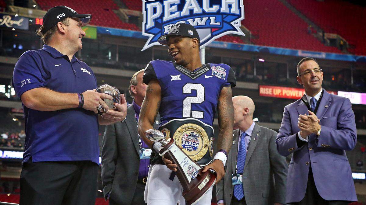 Former TCU football coach Gary Patterson (L) and quarterback Trevone Boykin are expected to join a reunion this weekend in Fort Worth of the 10th anniversary of their Peach Bowl team.