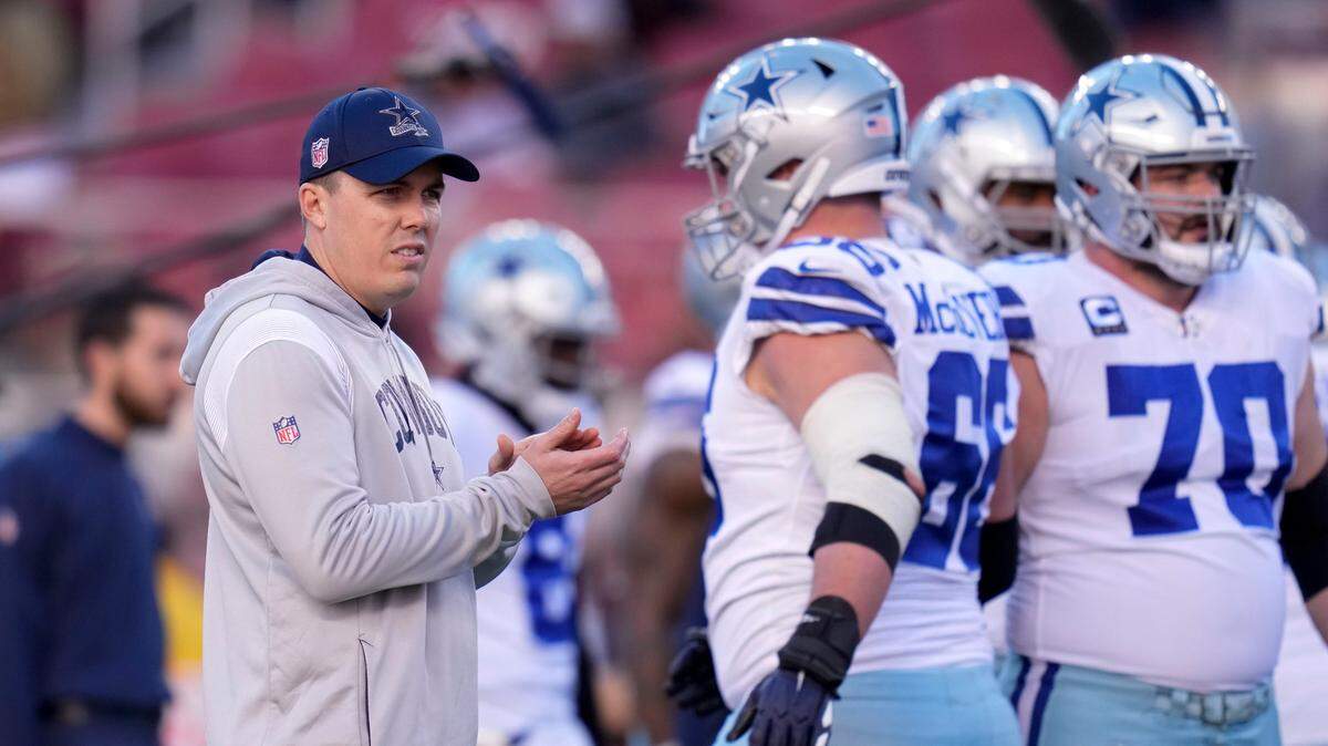 Dallas Cowboys offensive coordinator Kellen Moore before an NFL divisional playoff football game against the San Francisco 49ers. Moore praised one of his former Dallas players for exceptional leadership on a podcast.
