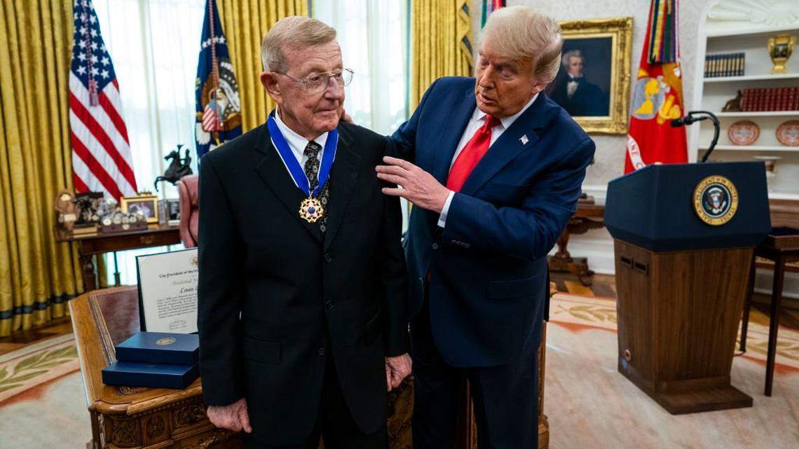 Death of Lou Holtz has an unfortunate footnote because of President Trump