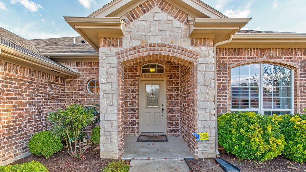 The home at 10421 Stonehill Drive is open Sunday, December 8 from 1 to 3 p.m.