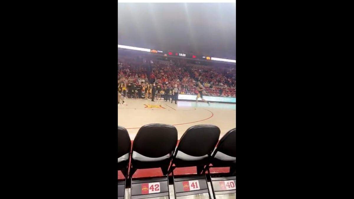 Arkansas-Pine Bluff men’s basketball coach Solomon Bozeman made the controversial call to have his players run sprints during a game on Wednesday.
