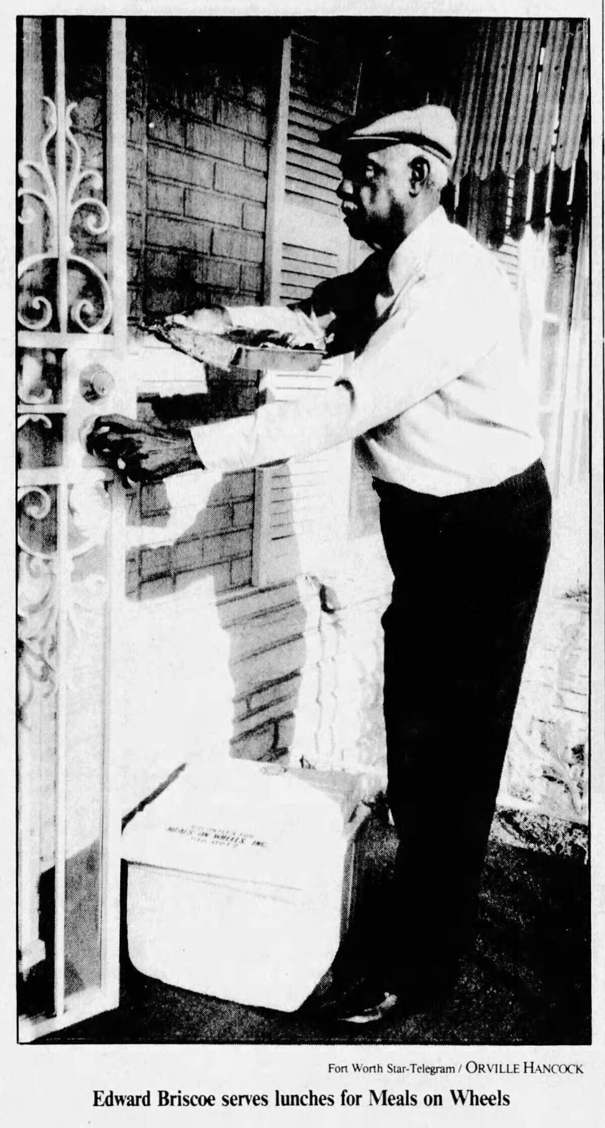 Edward J. Briscoe is seen volunteering at Meals on Wheels in this clip from the Jan. 18, 1989, edition of the Fort Worth Star-Telegram.