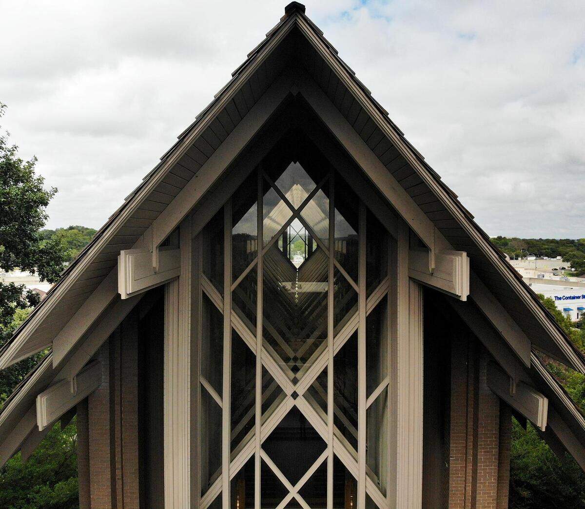 The Marty Leonard Community Chapel was built in 1990 on the grounds of the Lena Pope nonprofit organization in Fort Worth. It was designed by architect E. Fay Jones who studied under Frank Lloyd Wright.
