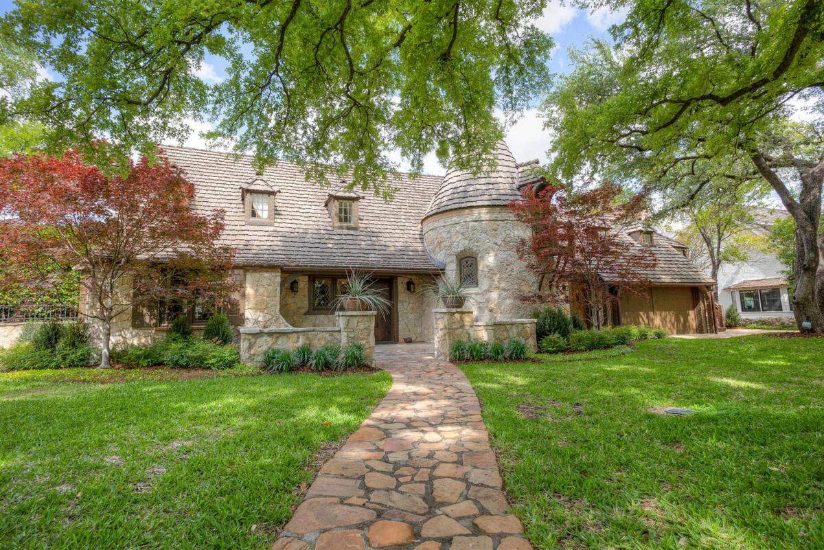 This home on Simondale Drive in Fort Worth was built in 1937 by I.C. and Jewel Parker, credited with inventing the Drumstick ice cream cone. The 4,129-square-foot home designed by architect Charles Stevens Dilbeck is currently for sale.