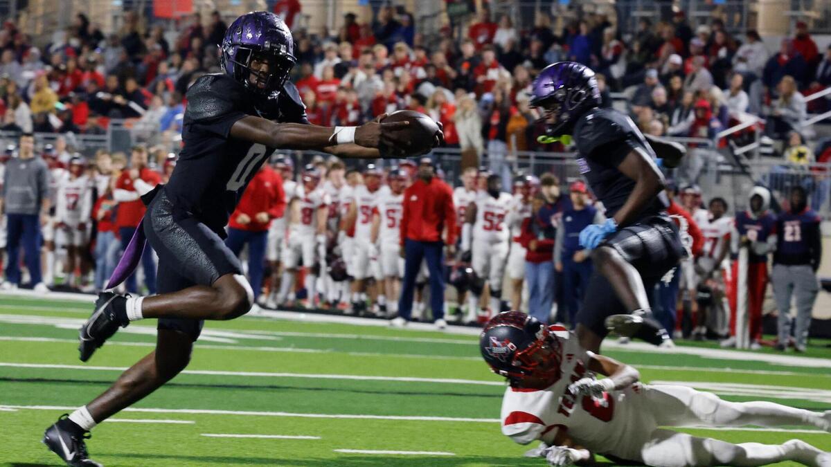 Crowley quarterback Caleb Williams (0) scores during a UIL Class 6A D2 Bi-district playoff football game at Crowley ISD Multi-Purpose Stadium in Fort Worth, Texas, Friday, Nov. 15, 2024.