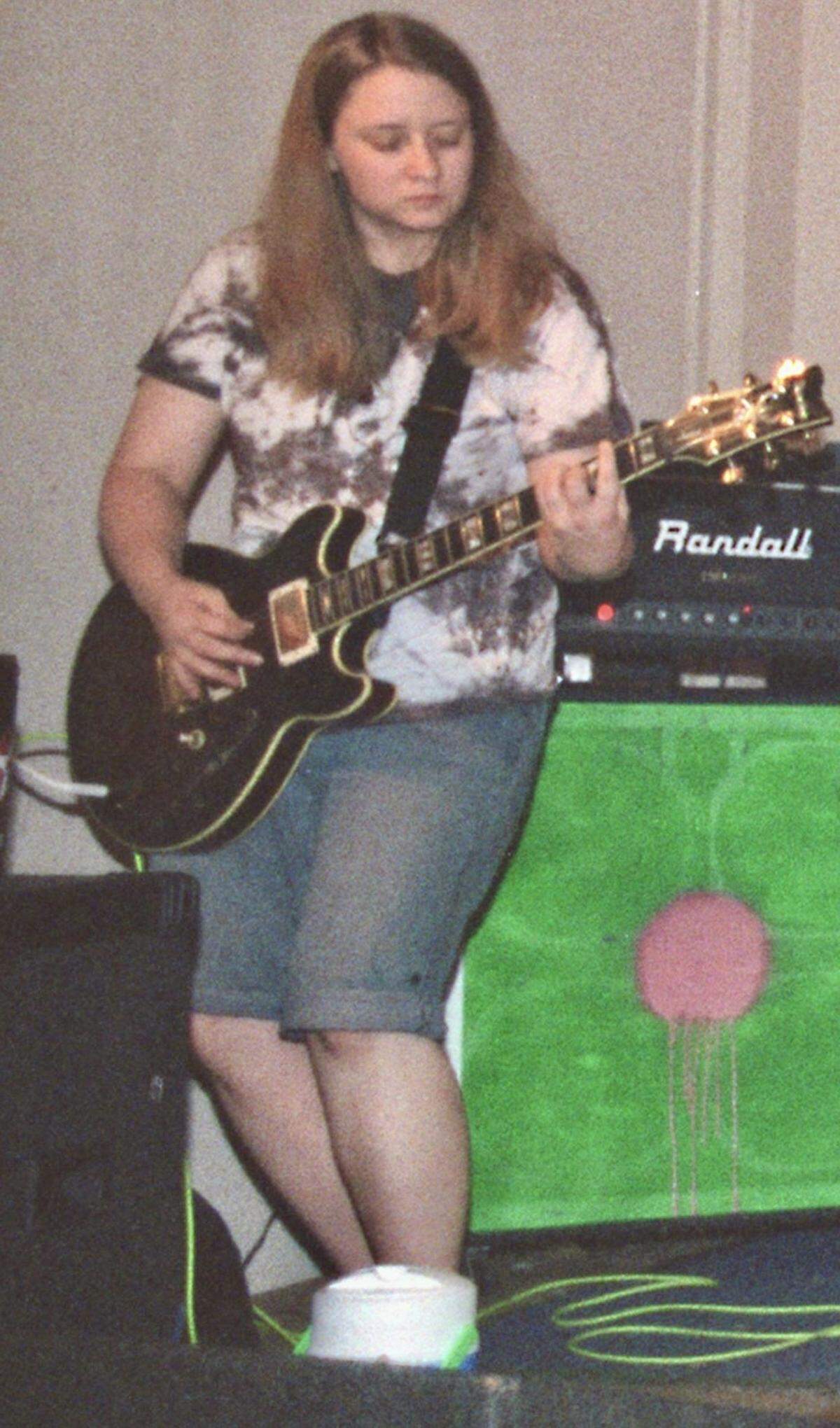 The late Tracey Sauerwein performs with Toadies at Mad Hatters in Fort Worth in July 1992.