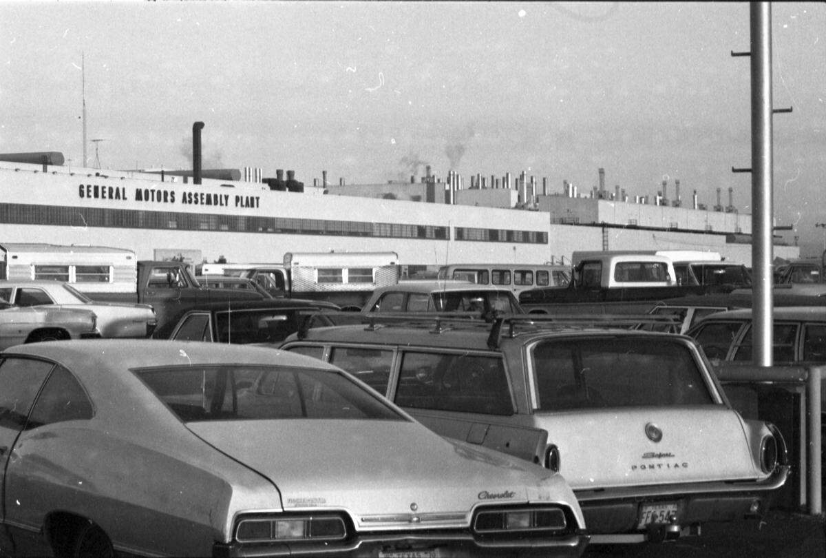 Nov. 24, 1970: General Motors Assembly Plant, Arlington. Chevrolet on left and Pontiac on right, 11/24/1970 [FWST photographer Tony Record]