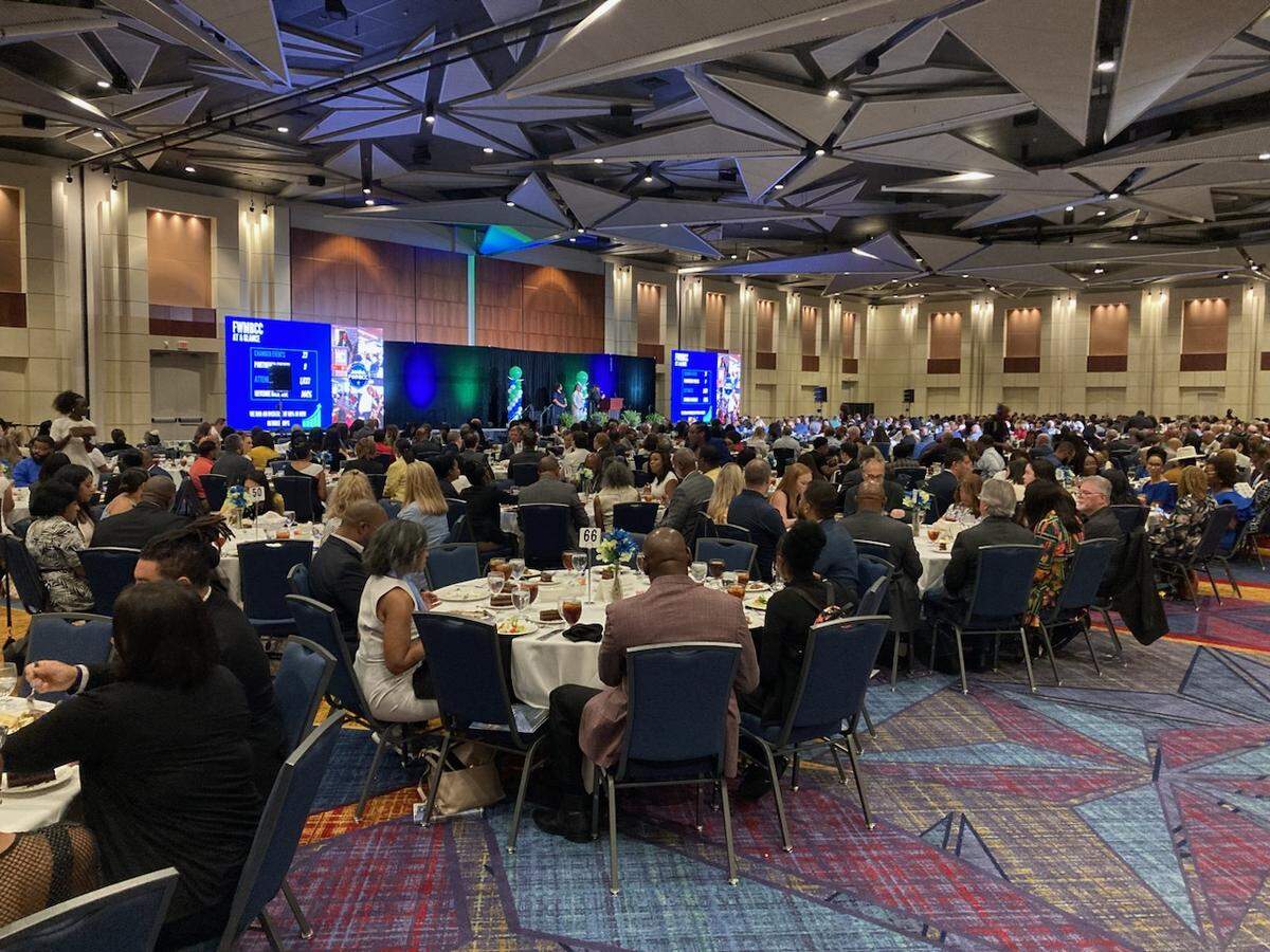 The Fort Worth Metropolitan Black Chamber of Commerce held its annual luncheon Friday at the Fort Worth Convention Center, with 850 people scheduled to attend.
