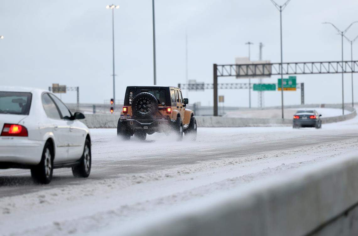 Vehicles travel on the eastbound lanes of Interstate 30 in downtown Fort Worth on Sunday, Jan. 25, 2026.