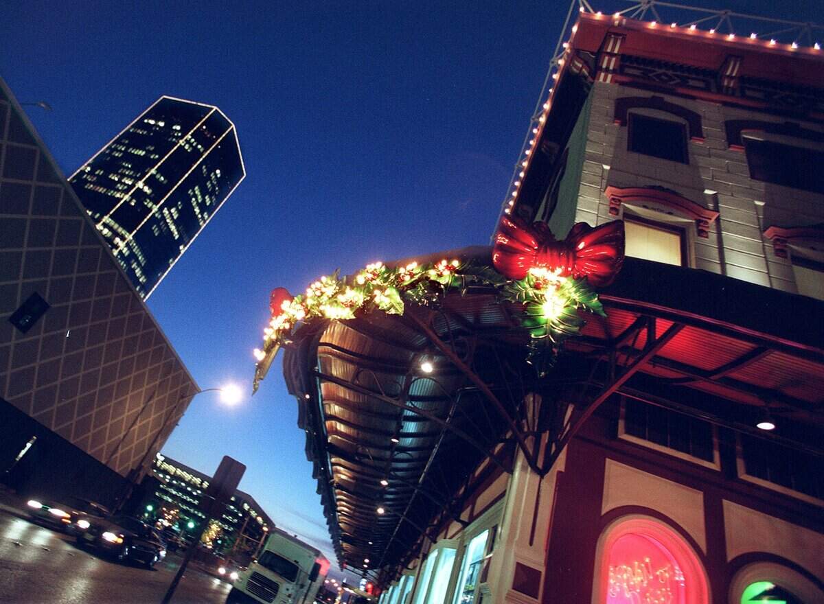 Nov. 18, 1999: Christmas decorations in downtown Fort Worth on the Caravan of Dreams.