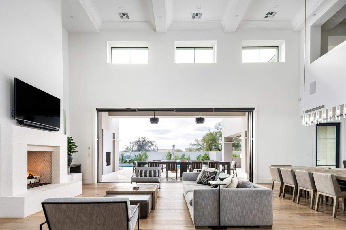 Indoor/outdoor floor plan