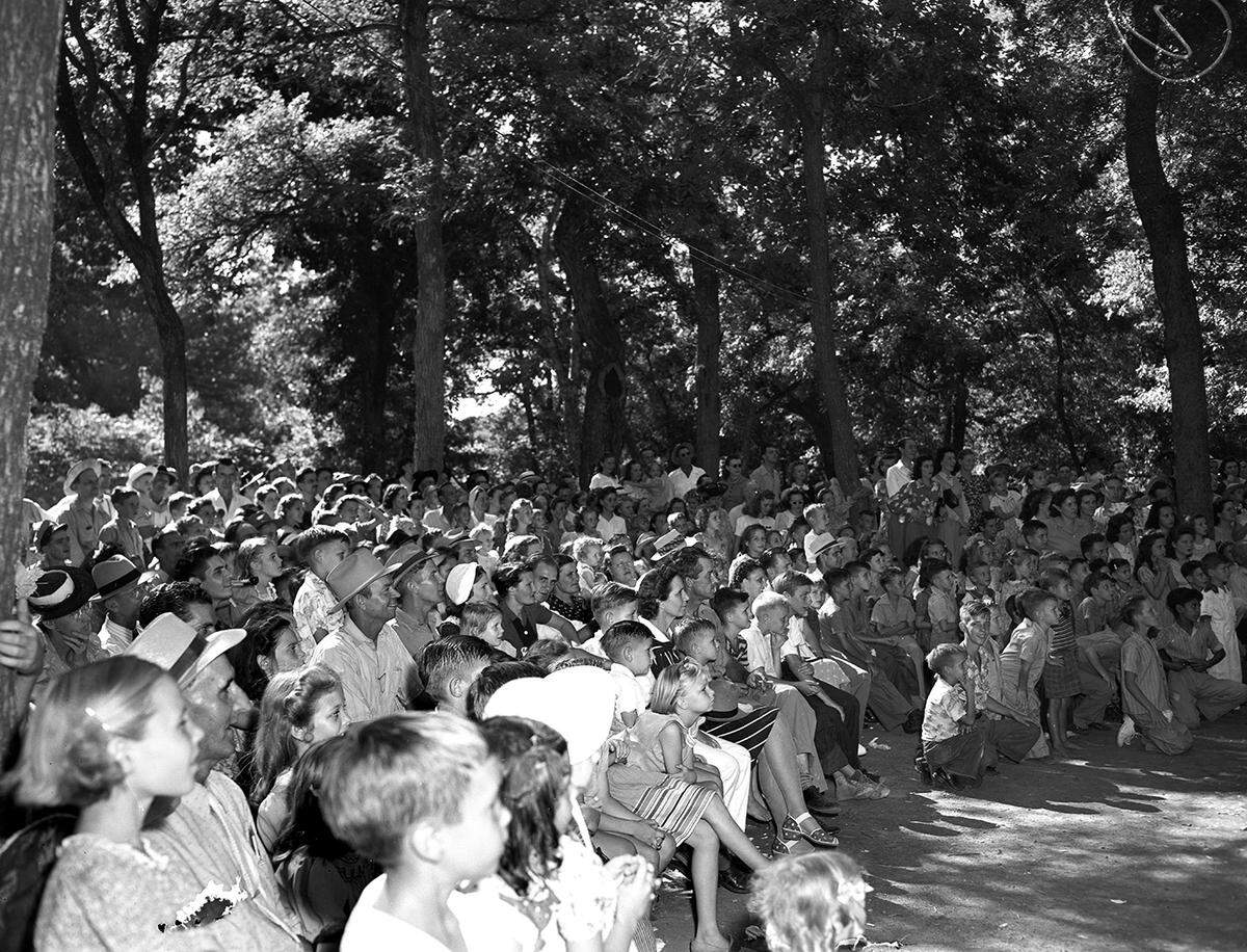 August 1941: Droves of people came to the Forest Park Zoo to see the trained animal show. Gilmore Fry’s troupe of animal actors put on their show to goggle-eyed and delighted audiences. In the show are “Buck,” the baboon, “David,” the pigtail monkey, and “Woodrow Wilson,” the spider monkey.